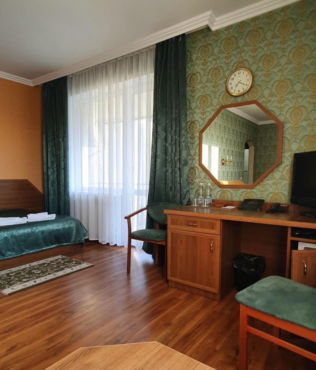 Hermes Resort Hotel With Medical Treatment Truskavets Eksteriør billede
